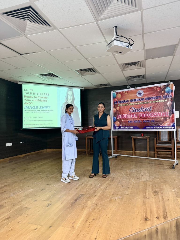 Sakshi Jethwani presenting to students